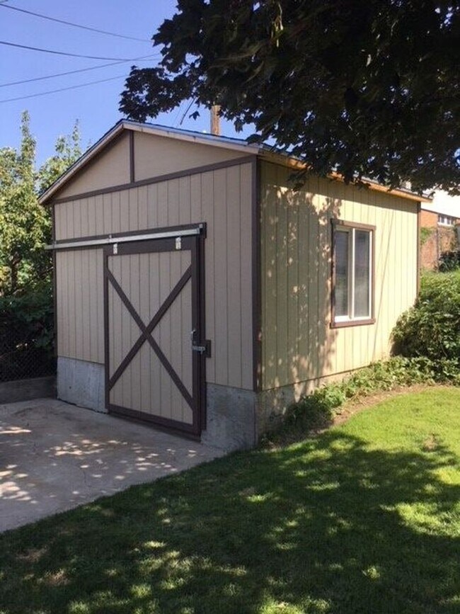 Building Photo - 4650 S