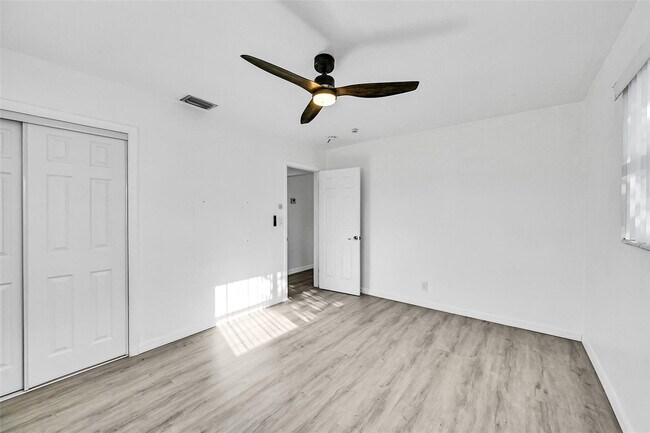 Building Photo - 2409 Taft St