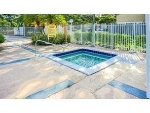 Building Photo - 301 Palm Way