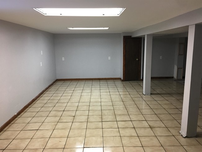 Building Photo - 56 W 76th St