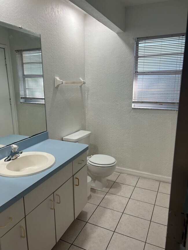 Building Photo - 3/2/2 with lanai in PC