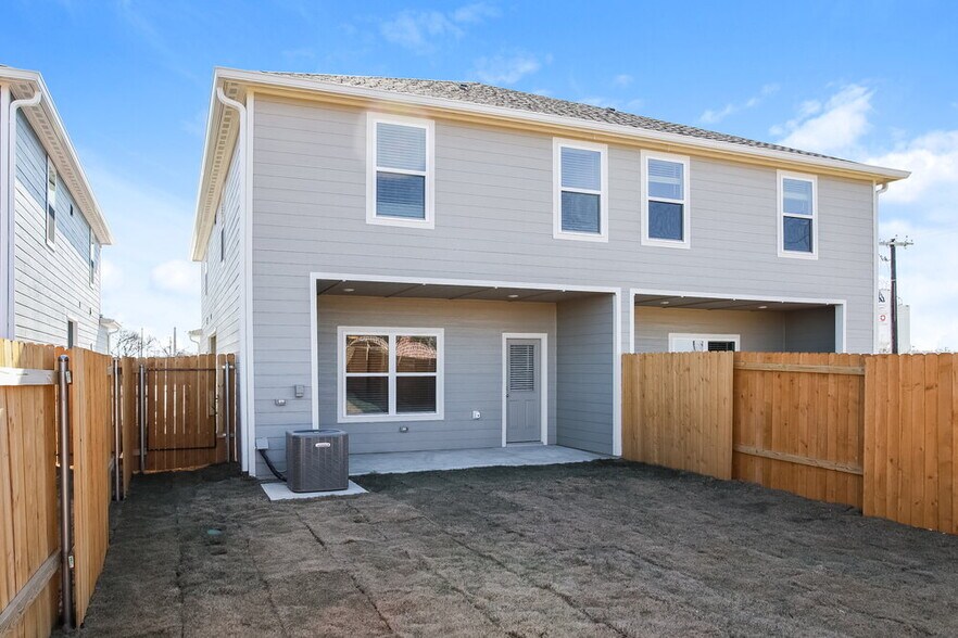 Building Photo - 204 Marsh Ln