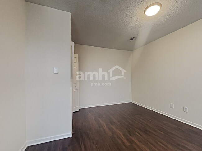 Building Photo - 6721 Earlswood Dr