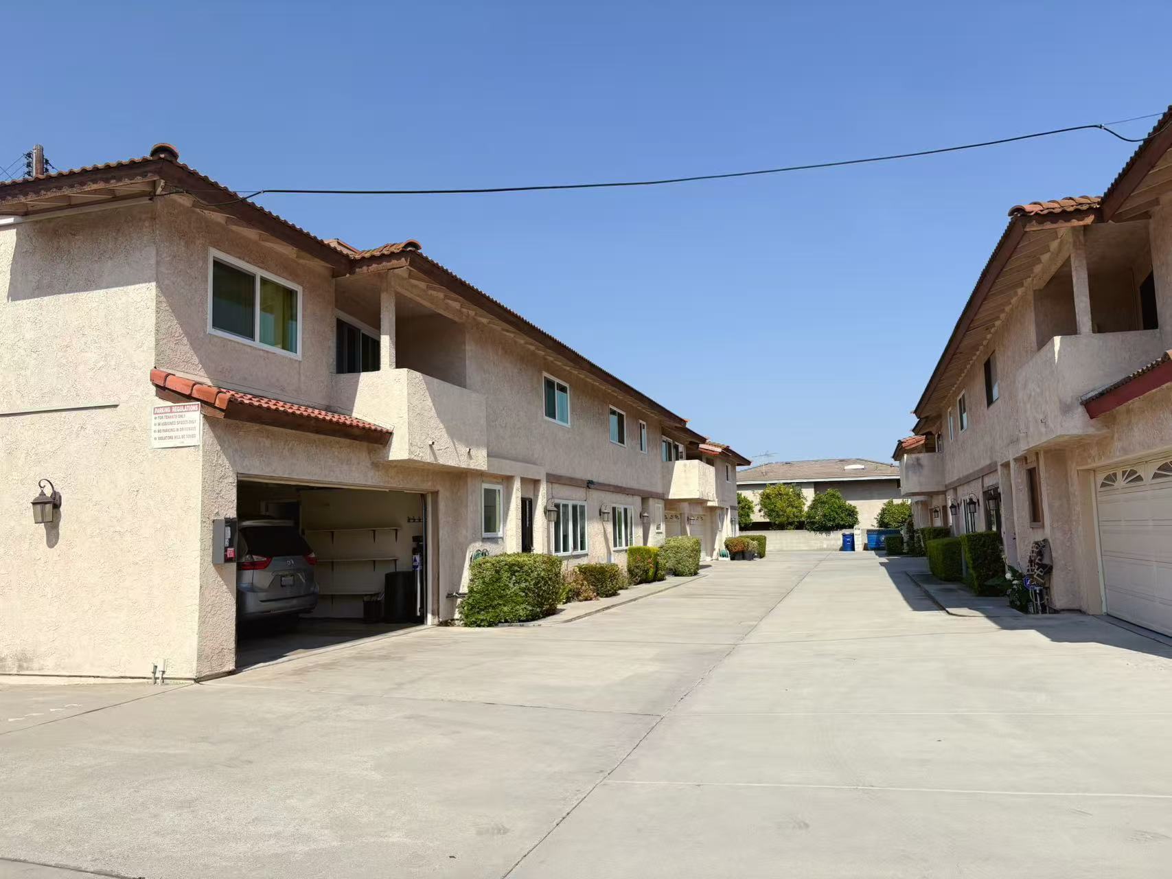 Complex in full view - 4340 Muscatel Ave