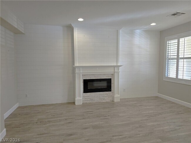 Building Photo - 927 Via Canale Dr