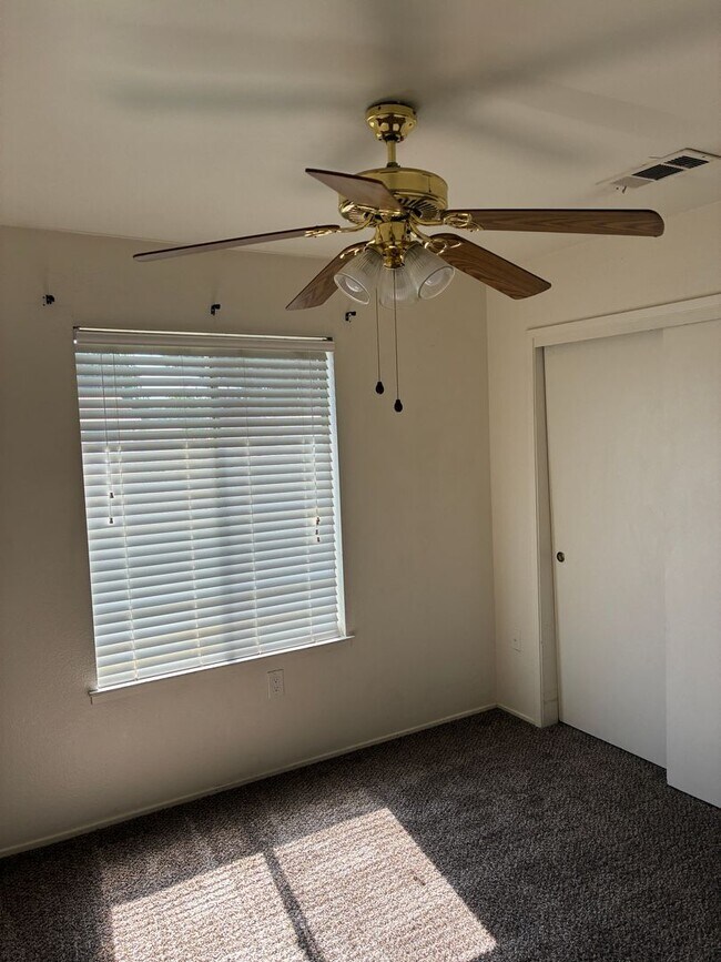 Building Photo - 3 Bedroom 2 Bath with Pool
