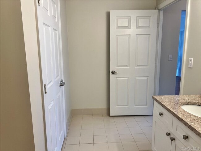 Building Photo - 300 Mamaroneck Ave