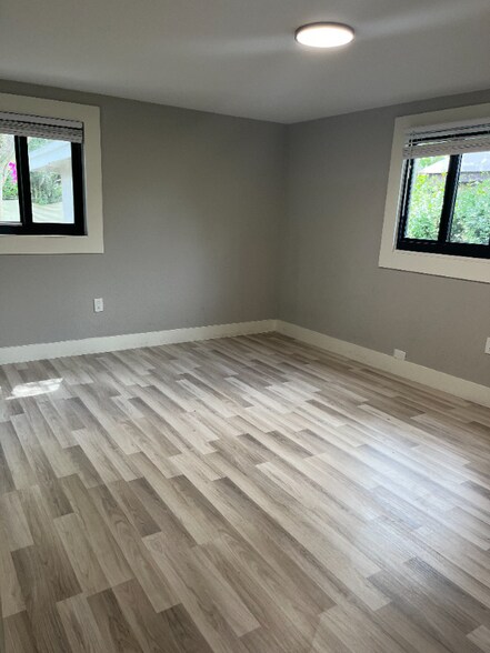 Building Photo - 734 47th St