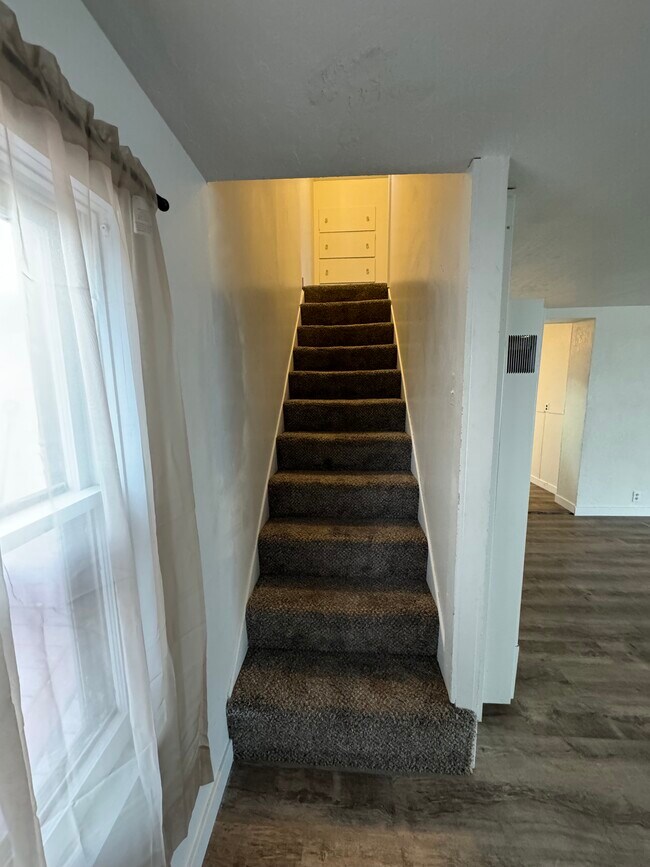 Building Photo - 110 Elm St