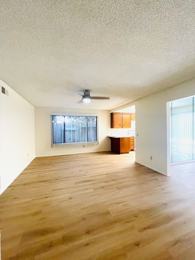 Building Photo - charming 3-bedroom, 2-bathroom home nestle...