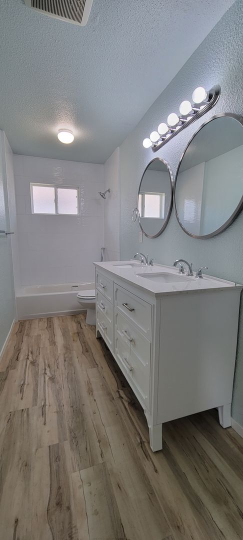 Building Photo - Newly Updated 3 Bedroom 1 Bath Home Close ...