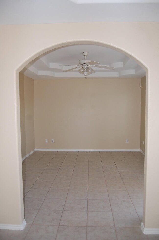 Building Photo - 3222 Monclova Dr