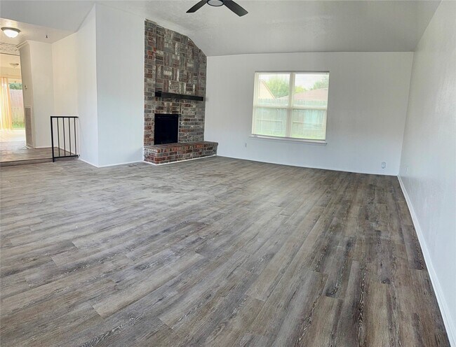 Building Photo - 13035 Bassford Dr