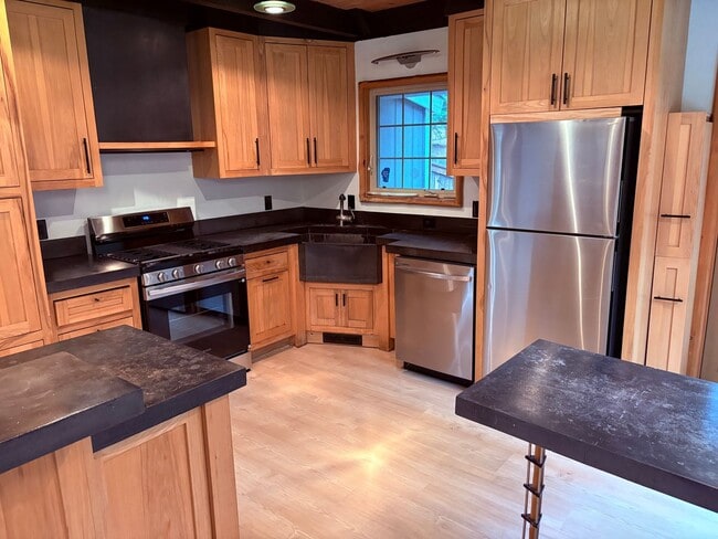 Building Photo - 1584 Sitka Cir