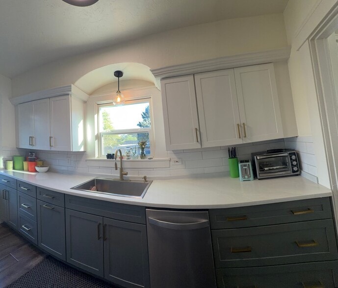 Building Photo - 790 17th St NE