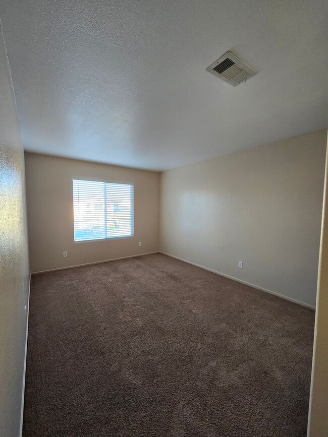 Building Photo - Spacious Two-Story Home in a Cul-de-Sac Location