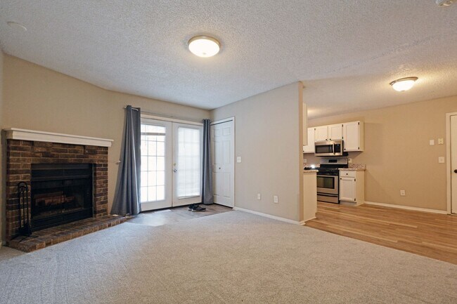 Building Photo - Beautiful 2-Bed, 2-Bath Townhome in Coon Rapids