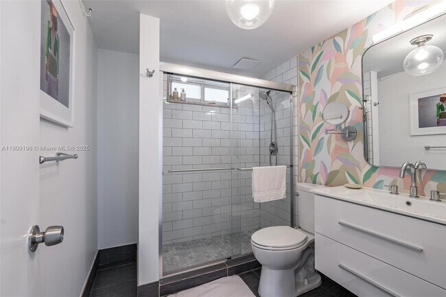 Building Photo - 9101 E Bay Harbor Dr