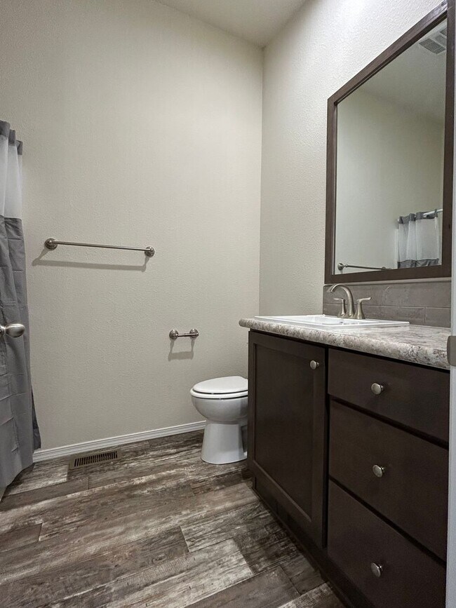 Building Photo - Powers Creek