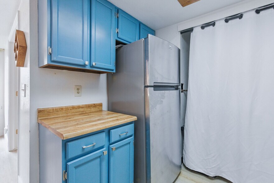Building Photo - 6076 Gunbarrel Ave