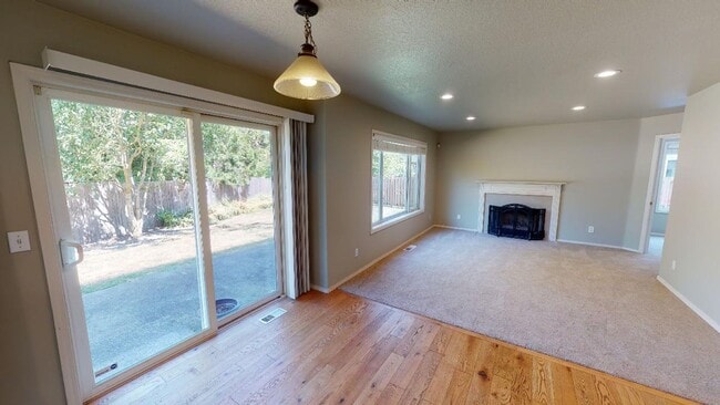 Building Photo - Wilsonville - Newly Updated 4 Bed + Bonus,...