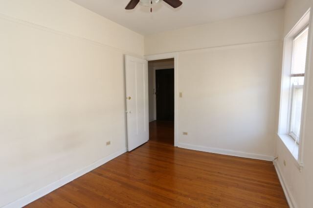Building Photo - 821 W Waveland Ave