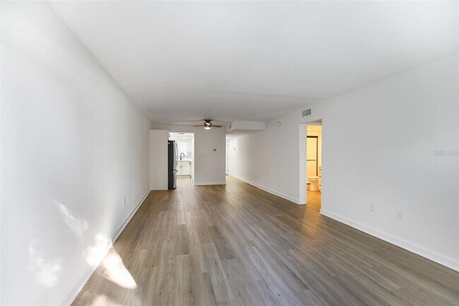 Building Photo - 4570 Overlook Dr NE