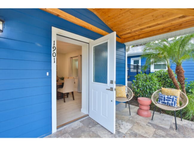Building Photo - Completely renovated 4 bedroom cottage in Sarasota's historic district