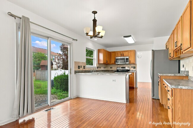 Building Photo - 10570 Wing Pointe Dr