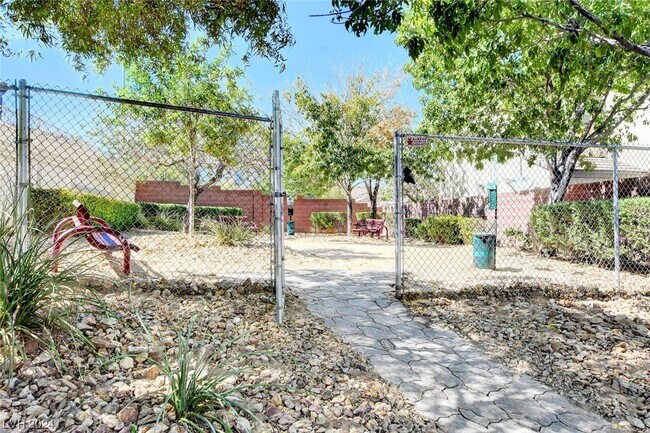Building Photo - 9291 Hollander Ave