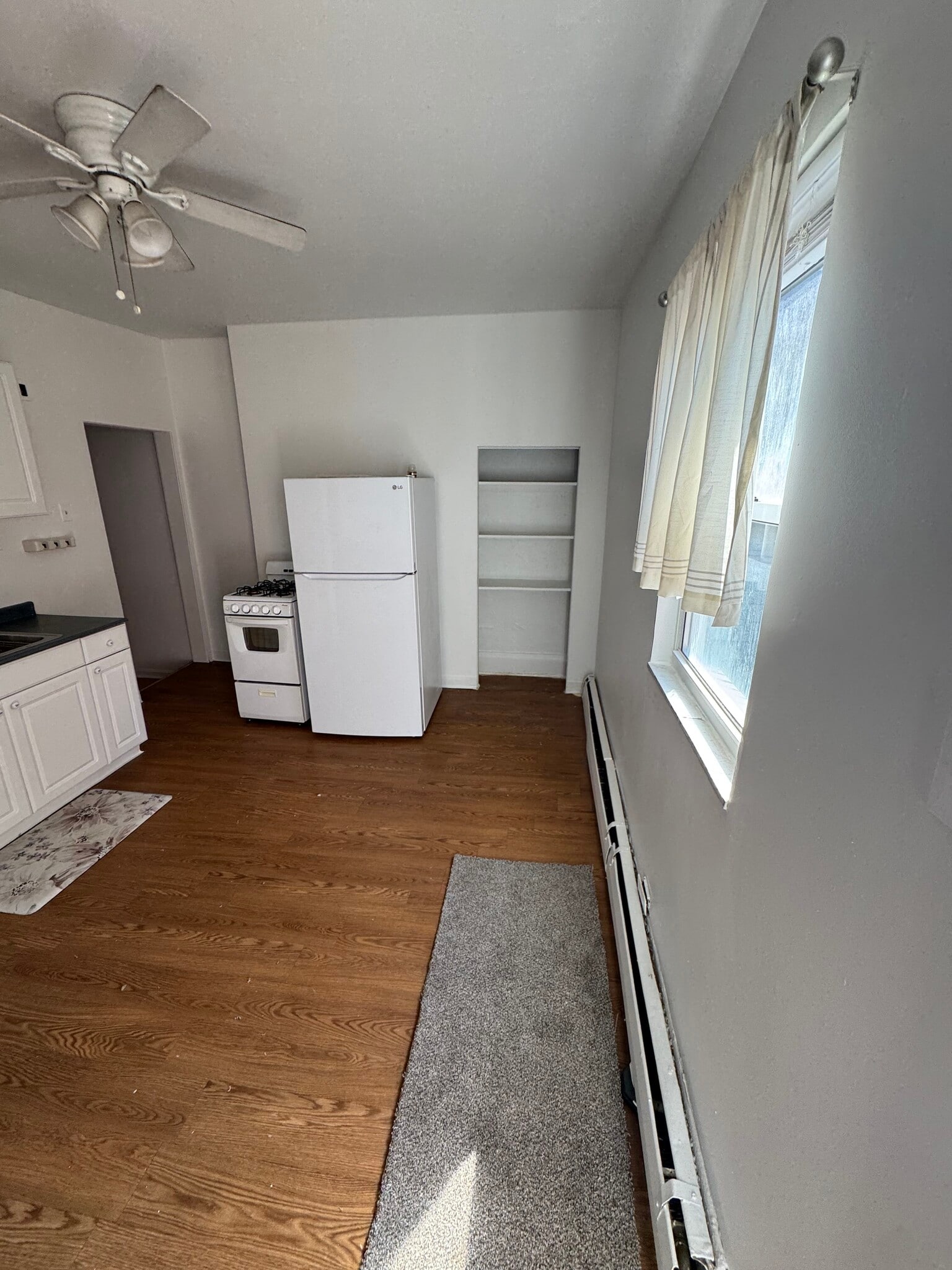 Kitchen - 4052 Penn Ave