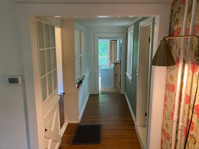 Building Photo - Charming 2 Bedroom/1.5 Bathroom Home in Cockeysville, MD!