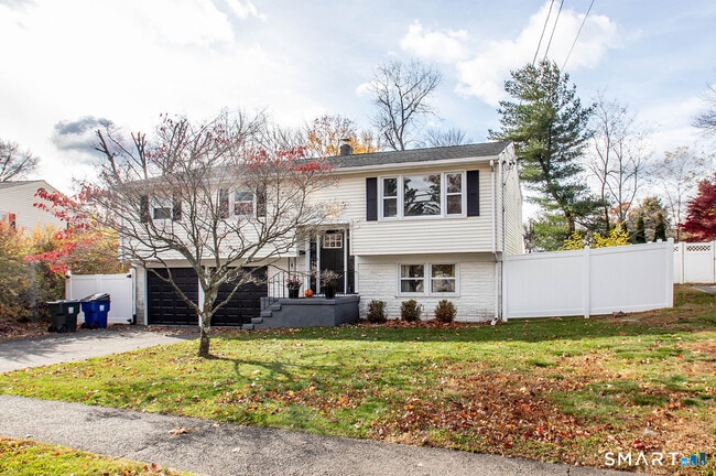 Building Photo - 425 Judd St