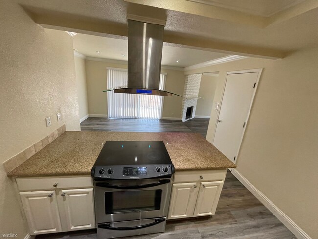 Building Photo - 2 br, 2 bath Duplex - 1638 Sierra Gardens ...