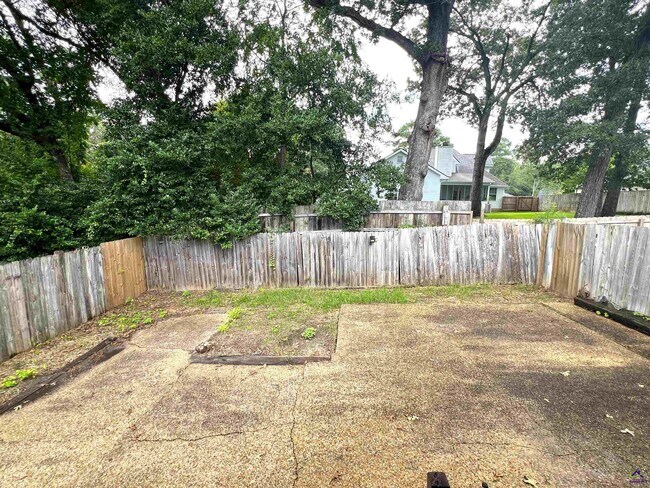 Building Photo - 405 Westcliff Cir