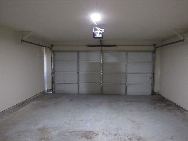 Building Photo - 10219 Prospect Hill Dr