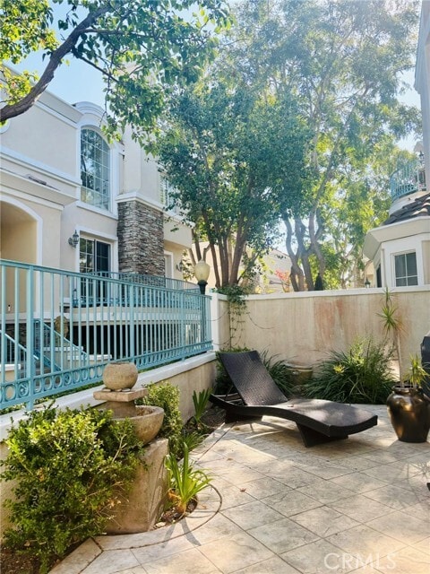 Building Photo - 5 St Pierre