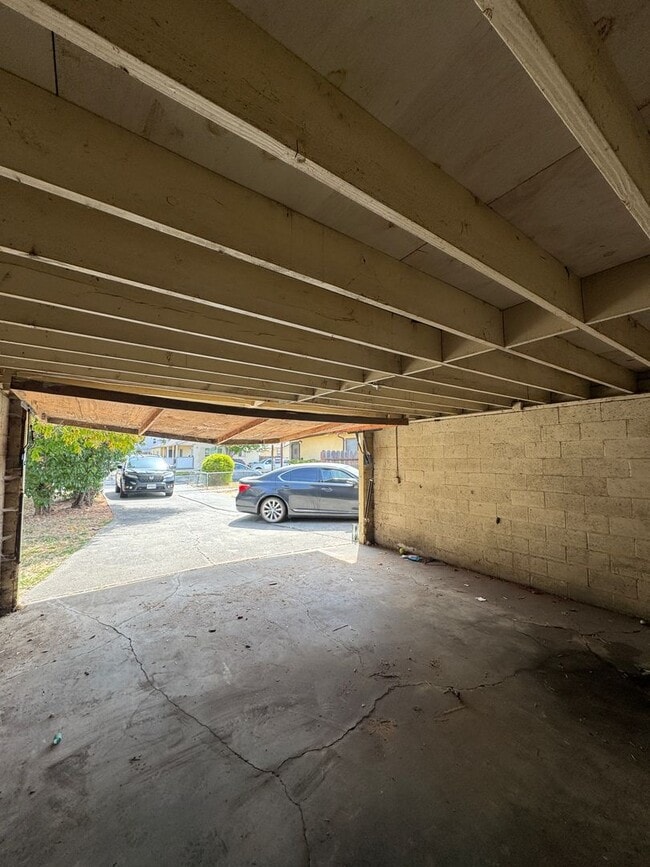 Building Photo - 49-53 Mosswood Ave