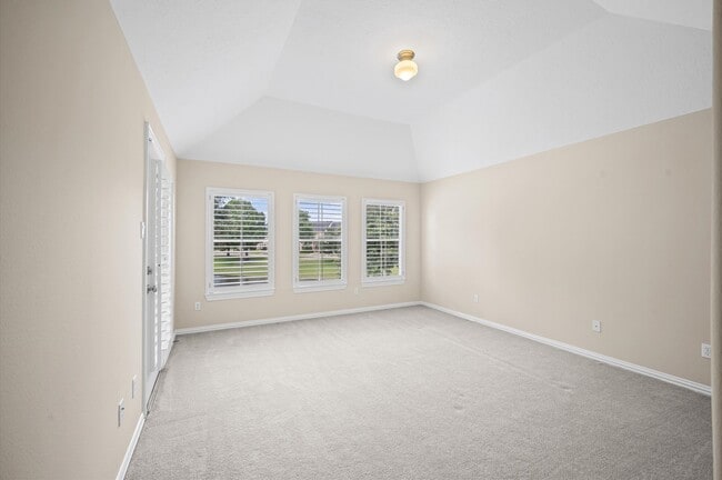 Building Photo - 2047 Palm Forest Ln