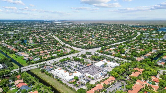 Building Photo - 1031 Coral Club Dr