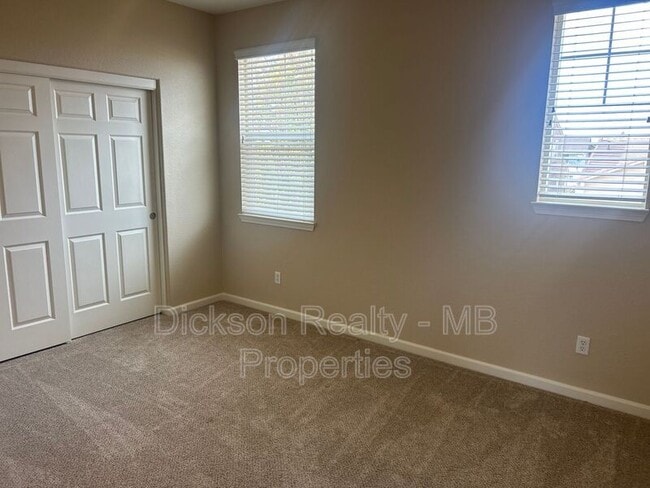 Building Photo - 10724 Grayslake Dr