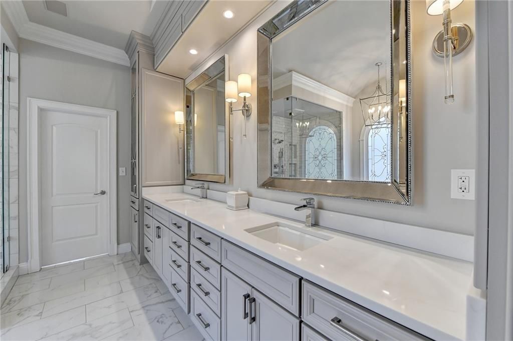 Building Photo - 6745 Laurel Oak Dr