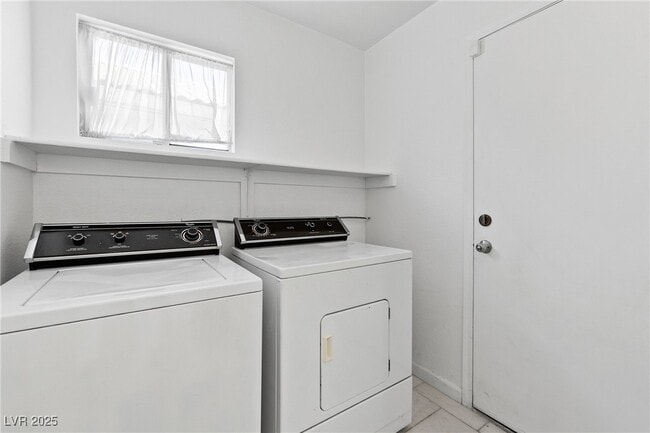 Building Photo - 9613 Port Huron Ln