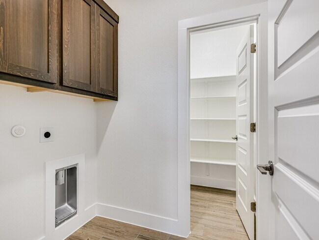 Building Photo - "Spacious 3-Bed Condo with 2 Baths in Charming Georgetown – 1424 Sq Ft of Comfort on Parkline Dr!"