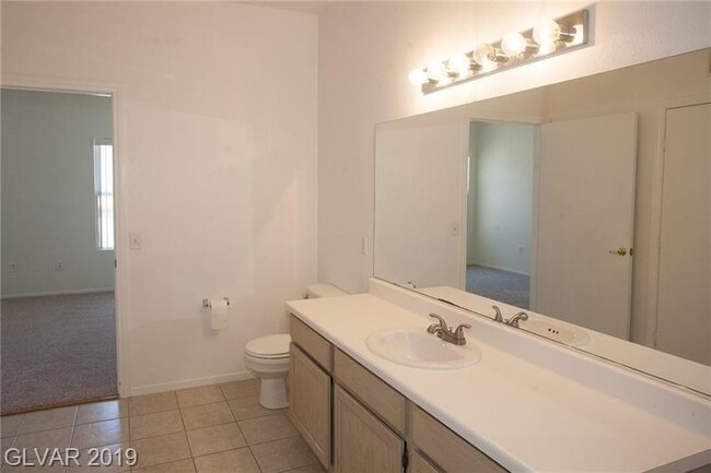 Building Photo - Unfurnished 2 Bd / 2 Ba Condo in a Beautif...