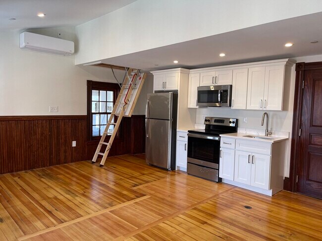 Building Photo - 41 Summer St