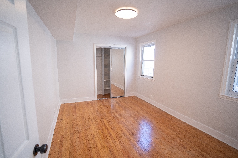 Building Photo - 5735 W Addison St