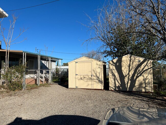 Building Photo - 114 W Head St