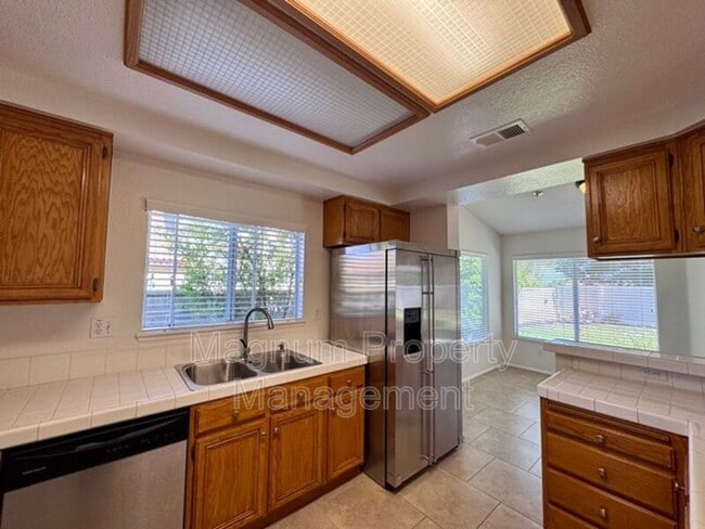 Building Photo - 687 Black Oak Cir