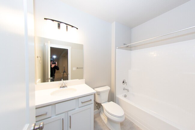 Building Photo - Modern Farmhouse Rambler – 7 Bed, 4 Bath –...